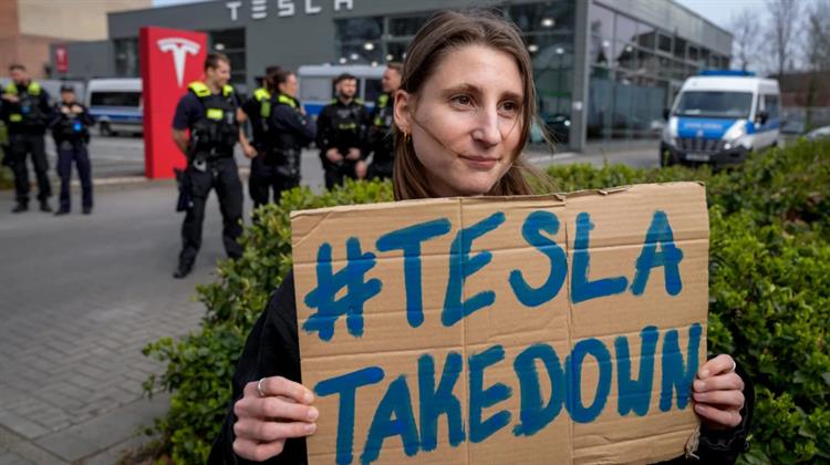 Tesla: Πληρώνει τα Σπασμένα του Μασκ στην Ευρώπη